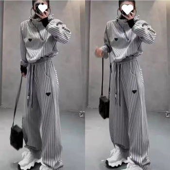 Ženski dvodijelni set: prugasti hoodie s kapuljom i dugu hlaće – opušten kroj, poliester 90–95% s otiskom i bojom