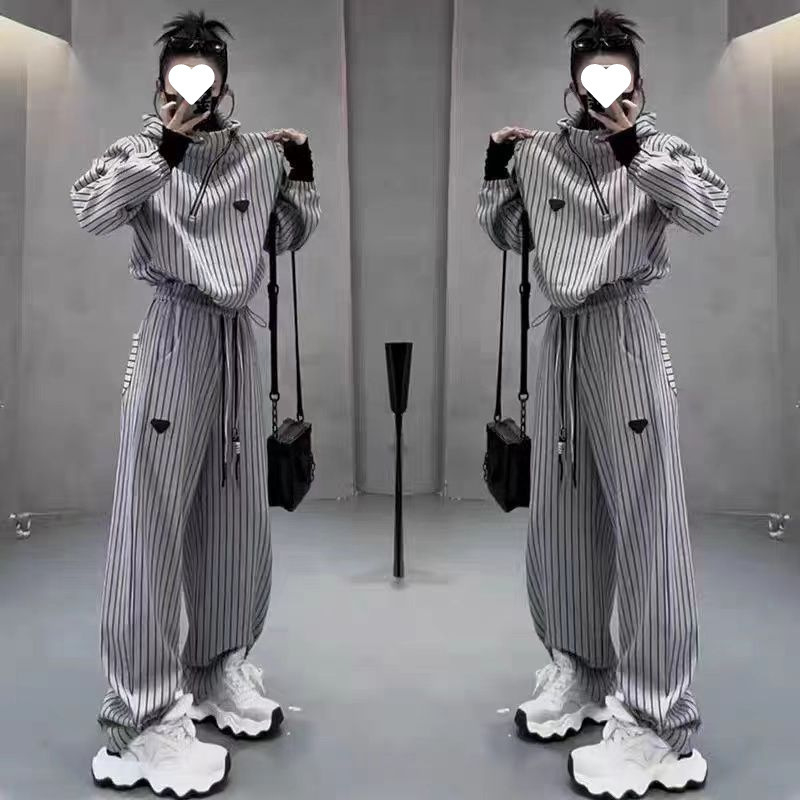 Ženski dvodijelni set: prugasti hoodie s kapuljom i dugu hlaće – opušten kroj, poliester 90–95% s otiskom i bojom