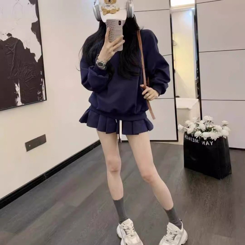 Dva dijela seta: pulover s V izdvojem i plisirana suknja, korejskog stila; poliester 95%+, dugi rukavi, ležerni stil