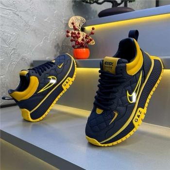 Férfiaknak készült vastag talpú sportcipő, lélegző bélésű bőrrel, felső része marhabőrből készült velúr, alacsony szárú