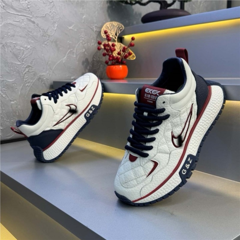 Férfiaknak készült vastag talpú sportcipő, lélegző bélésű bőrrel, felső része marhabőrből készült velúr, alacsony szárú