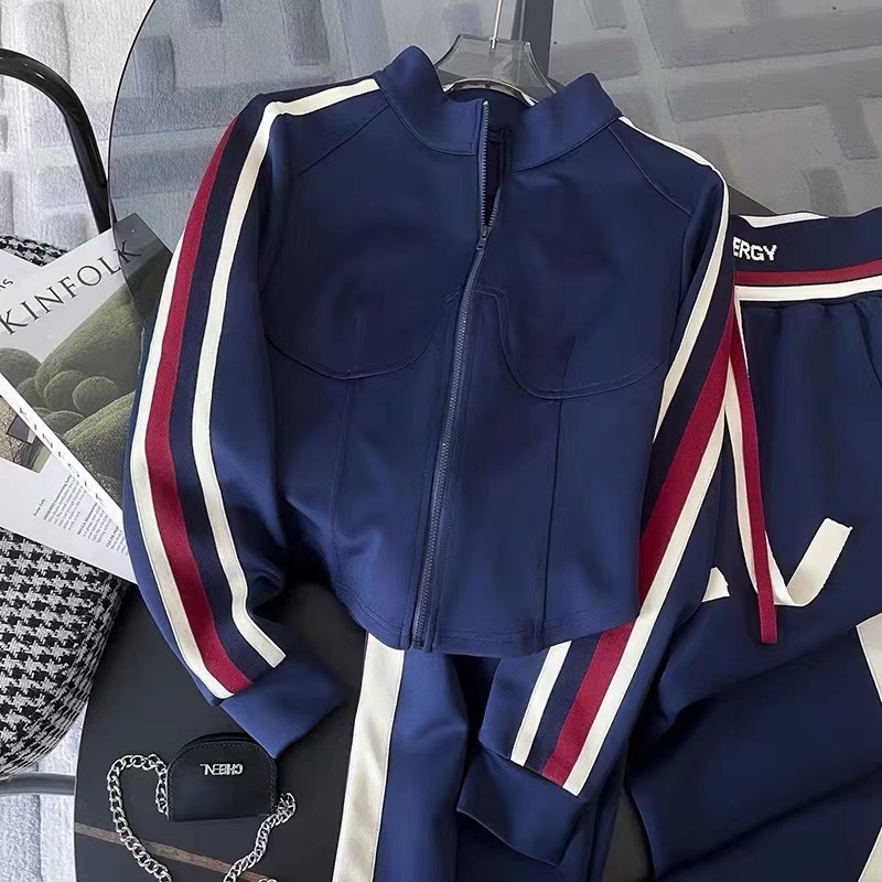Ženski casual sportski dvodijelni set: kardigan i hlače s širokim krojem, prugasti/karirani uzorak, poliester, sadržaj poliester 30–50%, jesen 2025