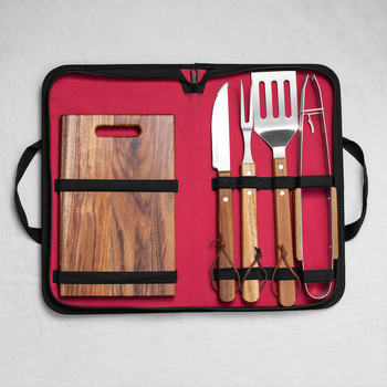 Комплект за барбекю с дървена дръжка и глави от неръждаема стомана — петчастен комплект: дъска за рязане, нож, щипки, вилица и шпатула в нейлонова чанта