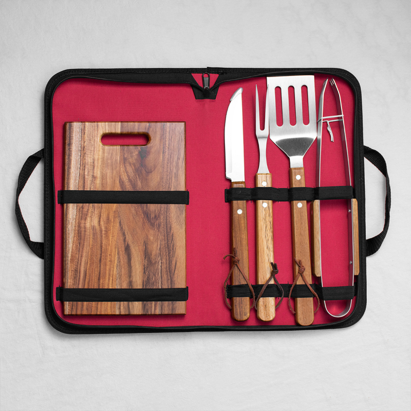 Комплект за барбекю с дървена дръжка и глави от неръждаема стомана — петчастен комплект: дъска за рязане, нож, щипки, вилица и шпатула в нейлонова чанта