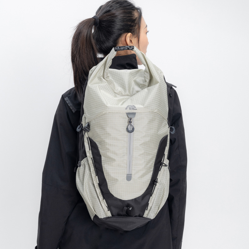 Unisex ruksak za kampiranje s dvostrukim ramenima, najlon, kapacitet ispod 20 L, pretinac za 13-inčni laptop, naramenice s zračnim jastučićima