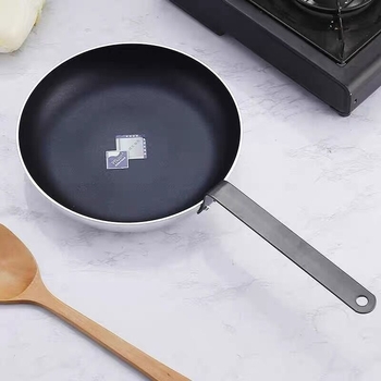 Ekstra debeli tiganj od aluminijske legure, neprijanjajući premaz, plosno dno s dvostrukim dnom, kompatibilan s indukcijom i plinskim štednjakom, za jaja, knedle, steak i palačinke.