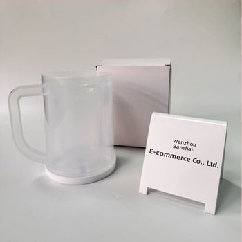 Dvojvrstvová izolačná šálka na nápoje a pivo – minimalistický plastový dizajn