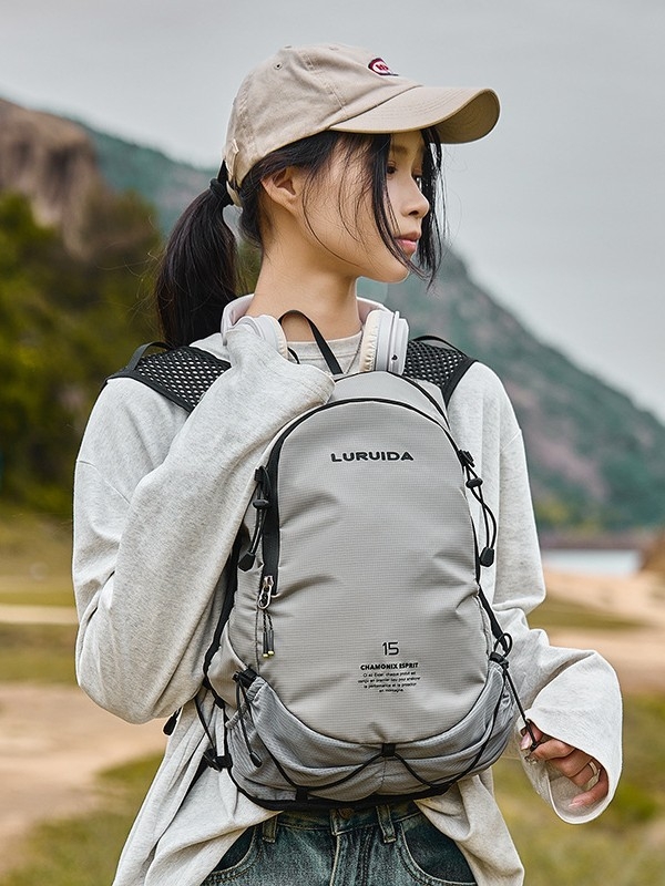Unisex ruksak za outdoor: vodootporan najlon, zakrivljene naramenice, kompatibilan s 10-inčnim prijenosnikom