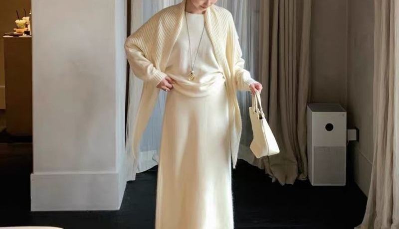 Trodijelni pleteni set: pulover, kapuljača i duga suknja; ovčja vuna; klorofiber i spandeks; ženski casual stil japansko-korejskog trenda