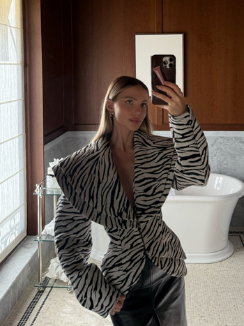 Zebra print jakna i suknja set, V-izrez, midi duljina suknje, poliester, zvonasti rukavi, elegantan ženski komplet