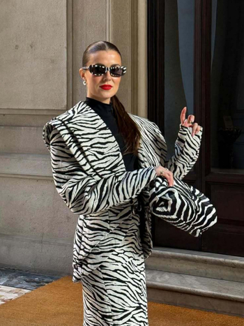 Zebra print jakna i suknja set, V-izrez, midi duljina suknje, poliester, zvonasti rukavi, elegantan ženski komplet