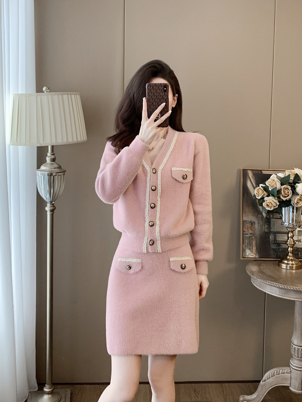 Ženski pleteni dvodijelni kostim s kardiganom i kratkom suknjom, Chanel stil, viskoza-nylon smjesa