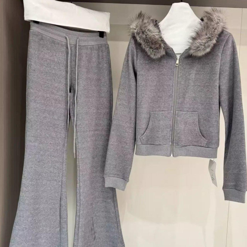 Dva komada seta: hoodie s kapuljom i patchwork krznom ovratnikom, hlače slim-flare, poliester, proljeće 2025