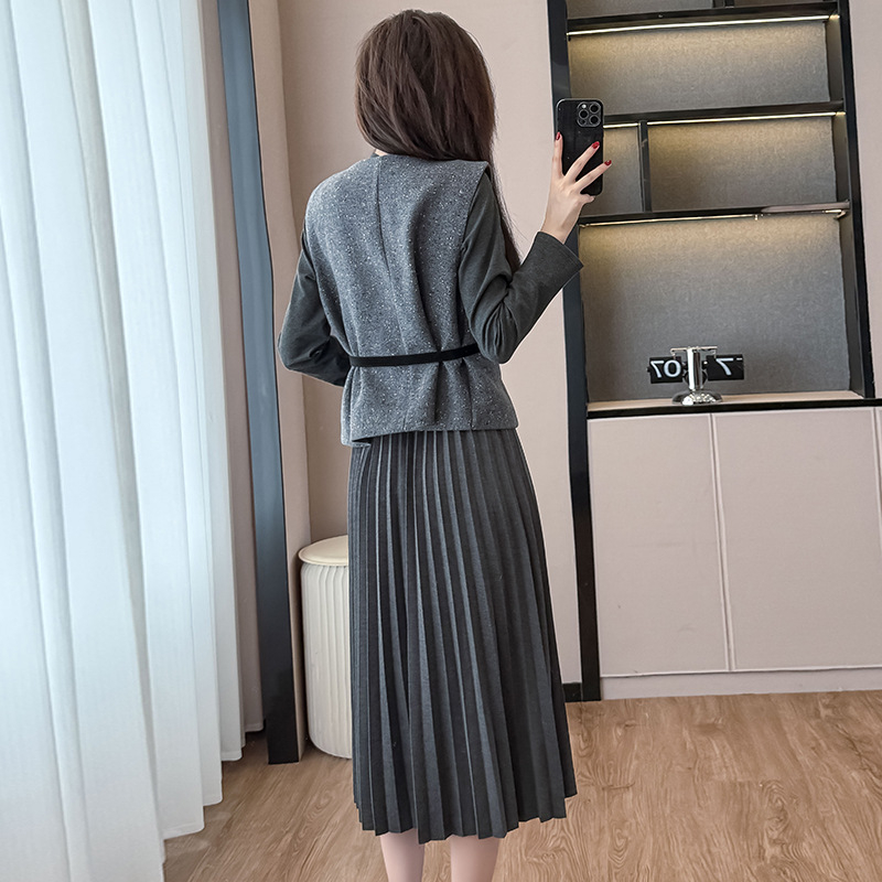 Dvojodelni set haljine s naborom u struku i vunena veste od ovčje vune, midi duljina, jesen-zima 2025, Lamb Wool tkanina, 100% Modified Acrylic