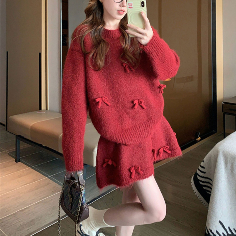 Kétrészes szett pulóverrel és szoknyával, masni mintával, kötött poliészter, 70–80% poliészter, hosszú ujjú, szoknyás kosztüm, őszi 2025 megjelenés