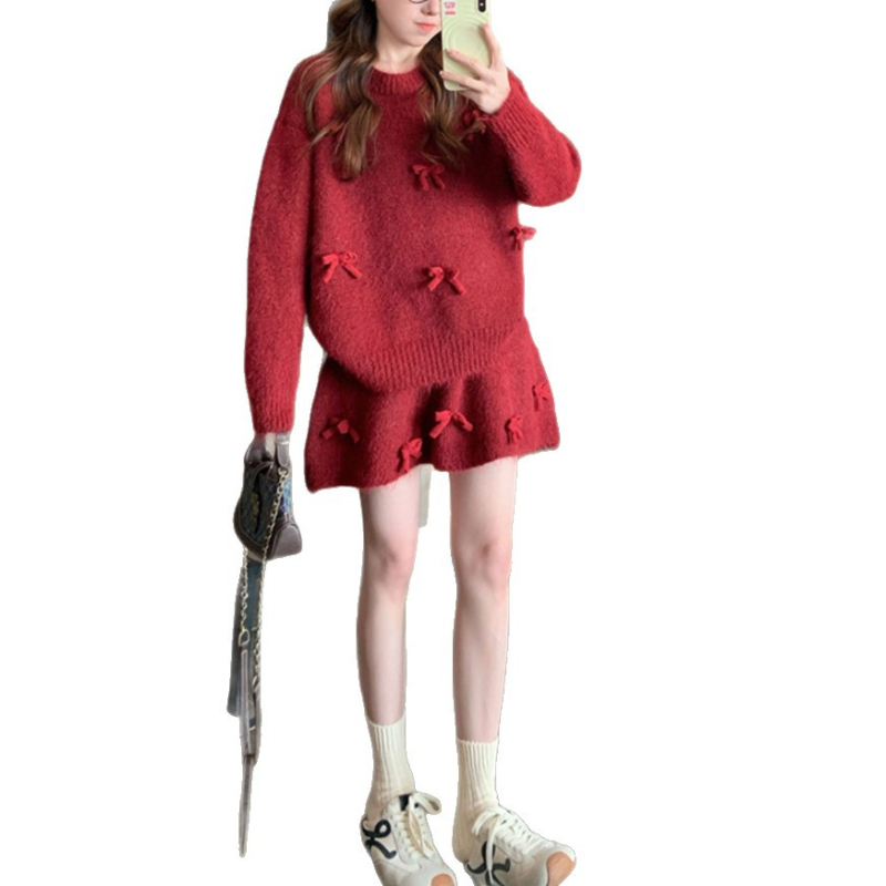 Kétrészes szett pulóverrel és szoknyával, masni mintával, kötött poliészter, 70–80% poliészter, hosszú ujjú, szoknyás kosztüm, őszi 2025 megjelenés