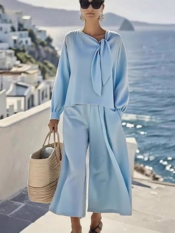 Dvije komponente ženski set: jednobojni top i hlače, T‑shirt stil topa, poliester s elastanom, svilenkasta tekstura, proljeće 2025