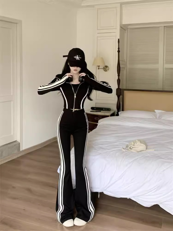 Casual dvodijelni kostim za žene: uski sweatshirt i široke hlače, PVC materijal, tisak i bojanje, proljeće 2025.