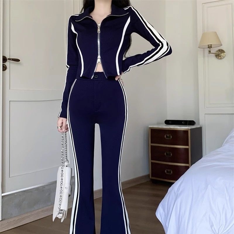 Casual dvodijelni kostim za žene: uski sweatshirt i široke hlače, PVC materijal, tisak i bojanje, proljeće 2025.
