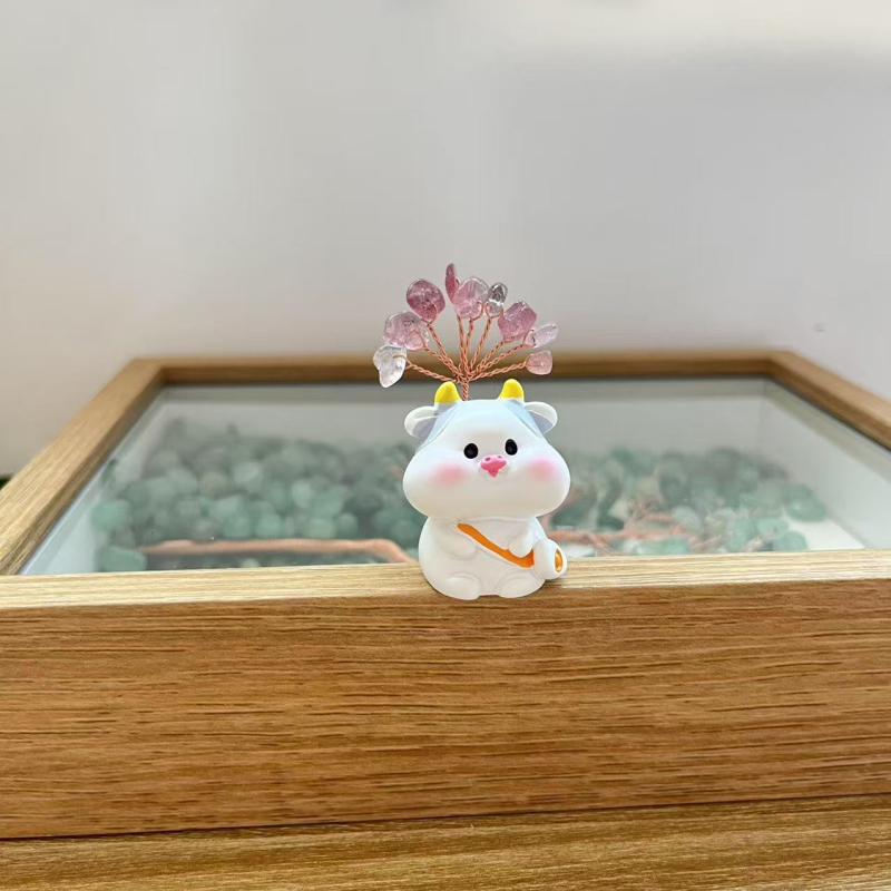 Dvanaest znakova zodijaka ametistno kristalno stablo na stolu