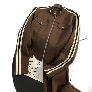 Set sport feminin din două piese: hanorac cu mâneci lungi și pantaloni largi, top asortat, toamnă 2025