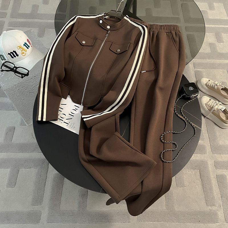 Set sport feminin din două piese: hanorac cu mâneci lungi și pantaloni largi, top asortat, toamnă 2025