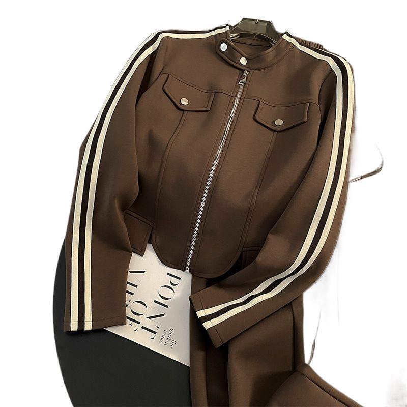 Set sport feminin din două piese: hanorac cu mâneci lungi și pantaloni largi, top asortat, toamnă 2025