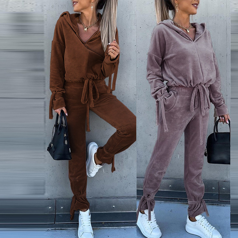 Ženski dvodijelni set od korejskog velura: hoodie s kapuljačom i hlače, jednofarbni uzorak, dugi rukavi, poliester 90–95%, jesen 2025
