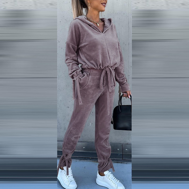 Ženski dvodijelni set od korejskog velura: hoodie s kapuljačom i hlače, jednofarbni uzorak, dugi rukavi, poliester 90–95%, jesen 2025