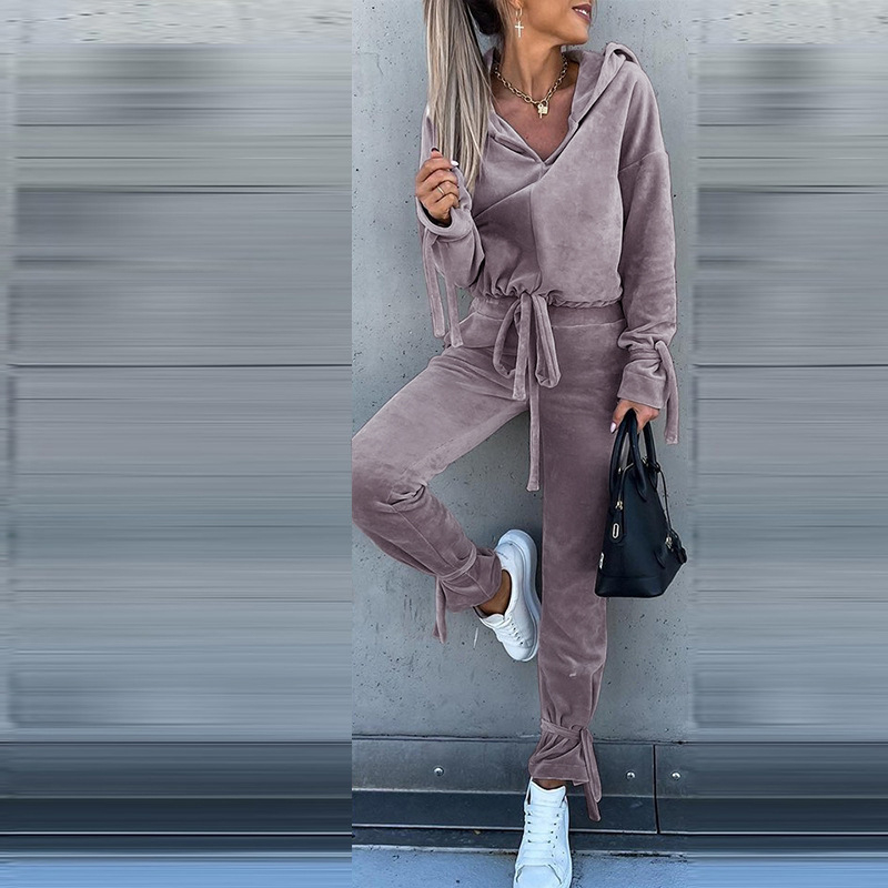 Ženski dvodijelni set od korejskog velura: hoodie s kapuljačom i hlače, jednofarbni uzorak, dugi rukavi, poliester 90–95%, jesen 2025