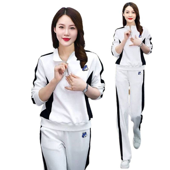 Costum casual pentru femei, două piese: poliester, conținut 90–95%, cusătură pe panouri, mâneci 5/4, stil elegant urban