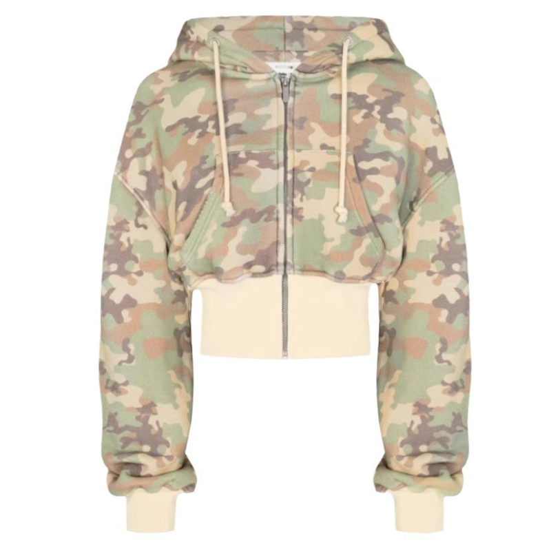 Set sportiv din două piese camuflaj cu glugă și pantaloni — țesătură poliester, conținut poliester 90–95%, primăvara 2025, stil urban