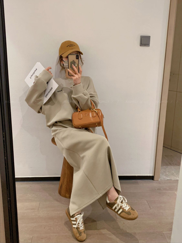 Jesen 2025 Dvokomponentni set: hoodie i mini suknja, dugi rukavi, poliester-elastan, casual kostim sa suknjom