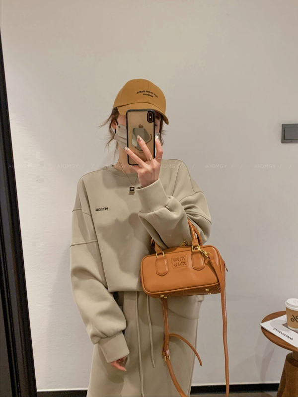 Jesen 2025 Dvokomponentni set: hoodie i mini suknja, dugi rukavi, poliester-elastan, casual kostim sa suknjom