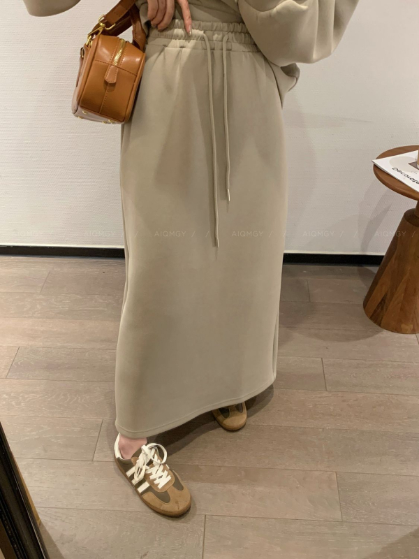 Jesen 2025 Dvokomponentni set: hoodie i mini suknja, dugi rukavi, poliester-elastan, casual kostim sa suknjom