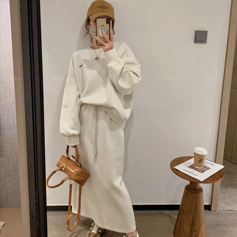 Jesen 2025 Dvokomponentni set: hoodie i mini suknja, dugi rukavi, poliester-elastan, casual kostim sa suknjom