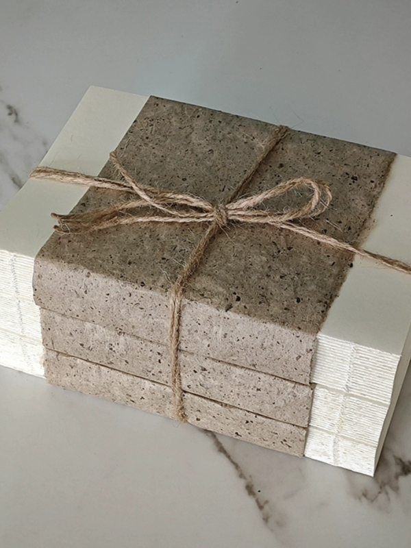 Декоративен комплект книги с конопено въже в стил ваби-саби — ретро неокласицизъм за кабинет/читателски ъгъл; материал: хартия; полу ръчна изработка