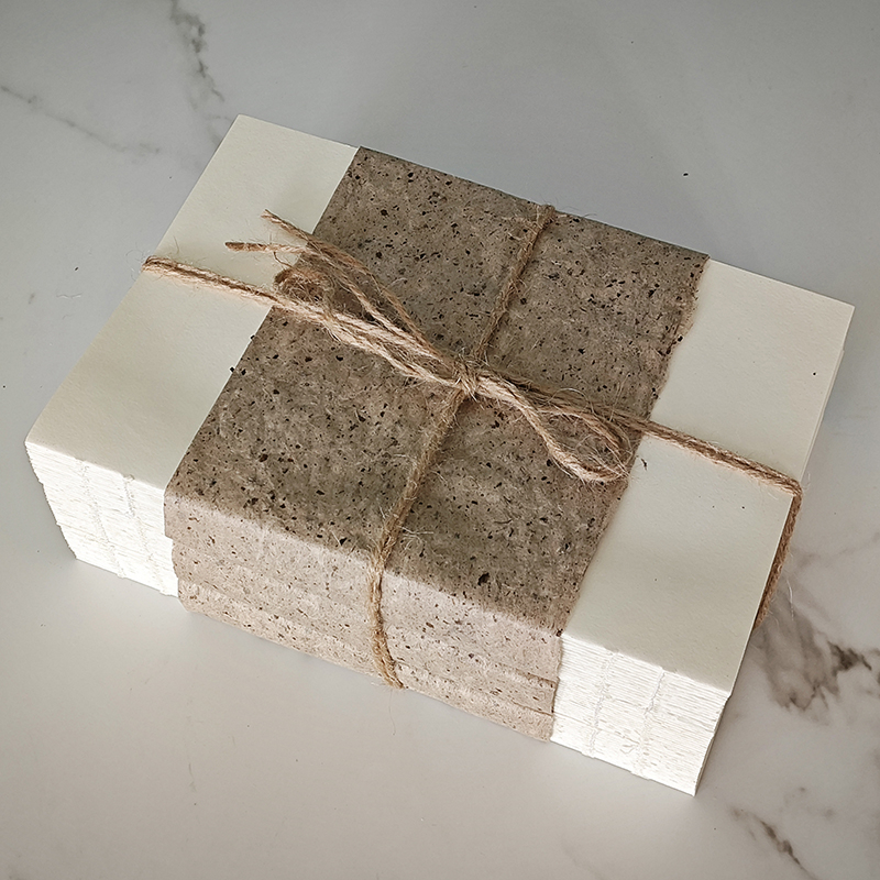 Декоративен комплект книги с конопено въже в стил ваби-саби — ретро неокласицизъм за кабинет/читателски ъгъл; материал: хартия; полу ръчна изработка