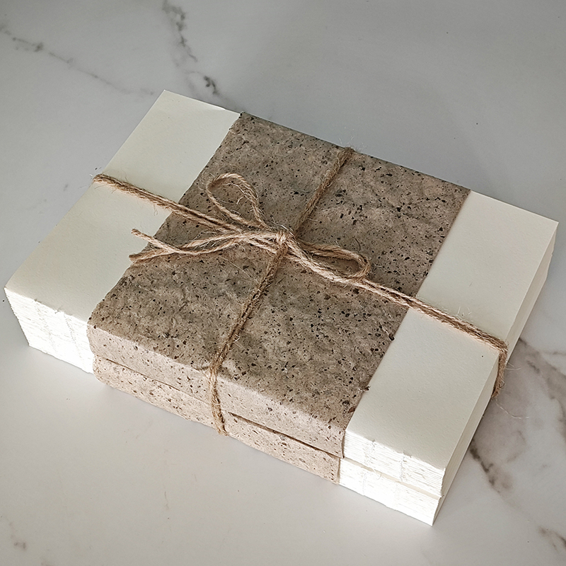 Декоративен комплект книги с конопено въже в стил ваби-саби — ретро неокласицизъм за кабинет/читателски ъгъл; материал: хартия; полу ръчна изработка