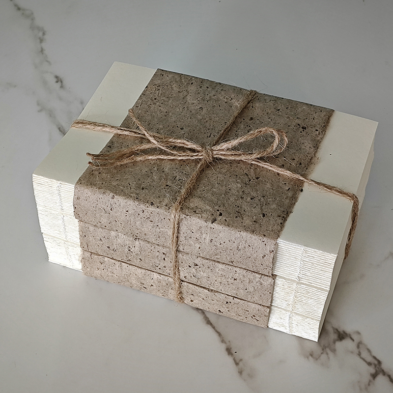 Декоративен комплект книги с конопено въже в стил ваби-саби — ретро неокласицизъм за кабинет/читателски ъгъл; материал: хартия; полу ръчна изработка