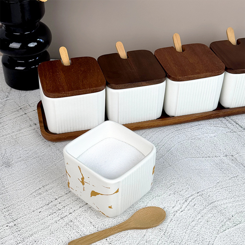 Set ceramic pentru condimente, uz casnic — stil light luxury, design pătrate cu dungi verticale, borcan de sare, imprimare logo și personalizare
