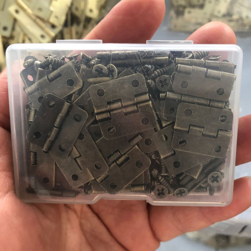 Șarnier pentru cutii din lemn, mini pliere, din fier, electroplacat, pentru cutii din lemn, rame foto și jucării (material: fier; finisaj: electroplacare; aplicații: cutii din lemn, rame foto, jucării)