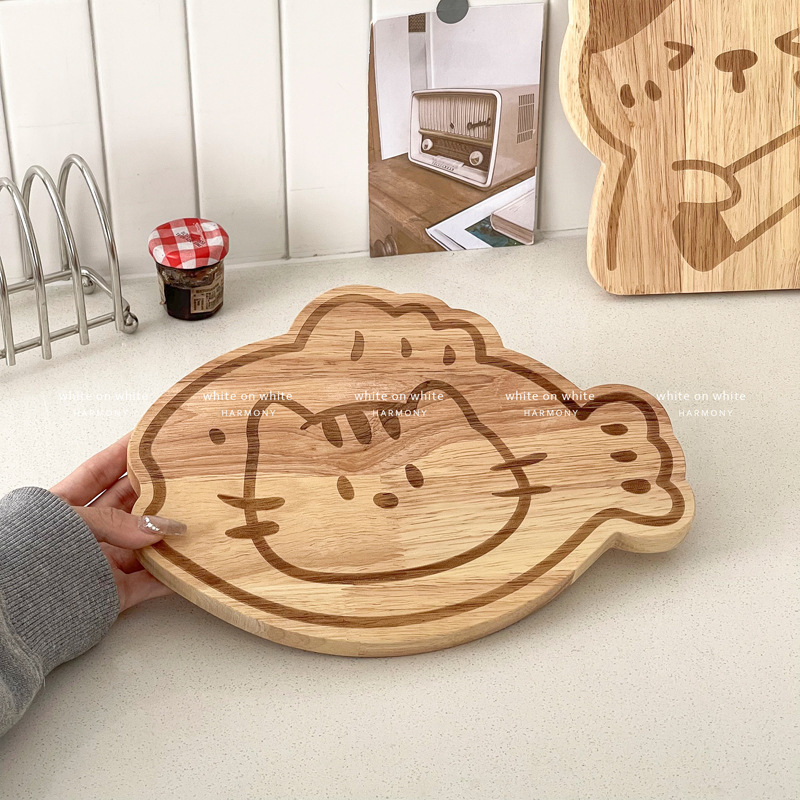 Gyümölcsökhöz készült fa vágódeszka, otthoni konyhában — aranyos rajzolt stílus, antibakteriális és penészmentes, gyermekek számára ételkészítéshez