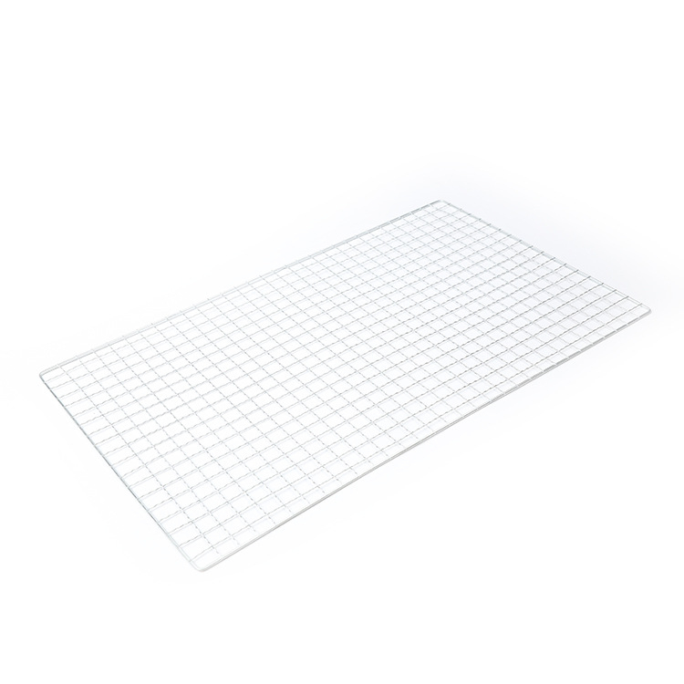 Željezna mreža za roštilj, kvadratnog oblika, elektroplatirana s točkastim zavarivanjem, lako se čisti.