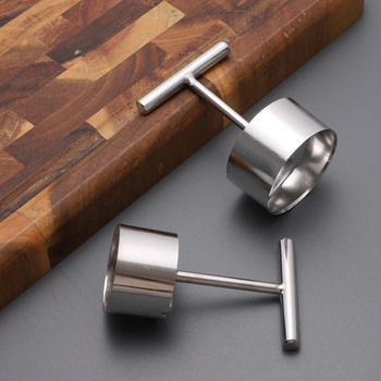 Неръждаема стомана – инструмент за изваждане на ядро от плодове (ябълки и круши); модерен минималистичен дизайн; пуснат през 2022; без лого