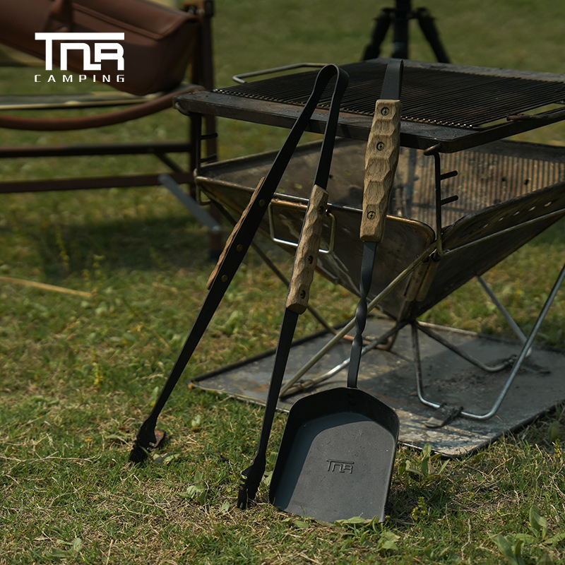 Tnr-fire dvo-dijelni set kliješta za vatru i lopate, od željeza i tikovine, 1,8 kg, za 3–5 osoba