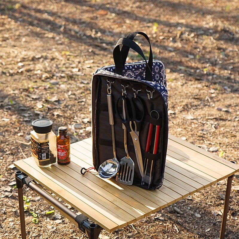 Кампинг комплект кухненски прибори от неръждаема стомана, преносим 1.1 кг, за 3–4 души, съдържа нож, дъска за рязане, лъжица, шпатула, ножици, щипки за барбекю, оризова лъжица, ръкавици, чанта за съхранение