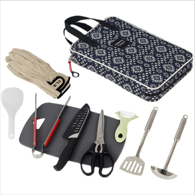 Кампинг комплект кухненски прибори от неръждаема стомана, преносим 1.1 кг, за 3–4 души, съдържа нож, дъска за рязане, лъжица, шпатула, ножици, щипки за барбекю, оризова лъжица, ръкавици, чанта за съхранение
