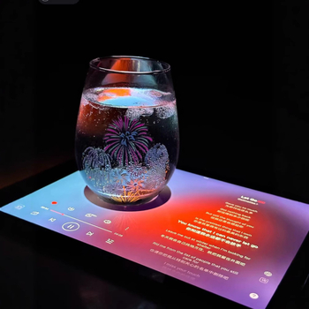 Тип: Шот чаша; Форма: яйцевидна; Материал: боросиликатно стъкло; Функция: промяна на цвета; Изработка: ръчно духано