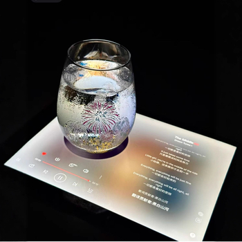 Тип: Шот чаша; Форма: яйцевидна; Материал: боросиликатно стъкло; Функция: промяна на цвета; Изработка: ръчно духано